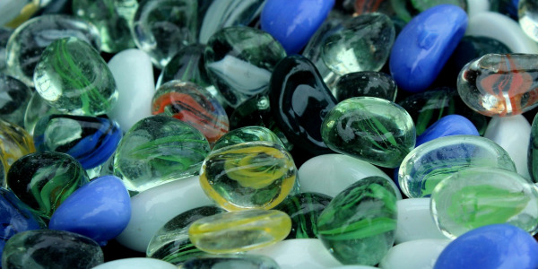 5 świetnych pomysłów na dekoracje ze szklanych kamieni