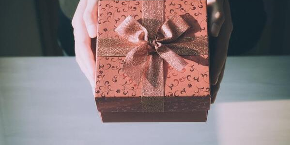 Kobiety lubią świece, a PM-M o tym wie: jak kupić świecę idealną na prezent?