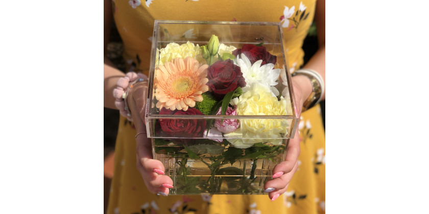 Jak dobrać flower box do obdarowanego - inspiracje z hurtowni pudełek na kwiaty